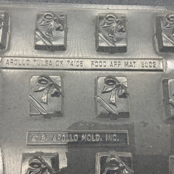 Plastic Candy Craft Mold Gift Box Ribbon Bow Christmas Present Birthday - Picture 1 of 3